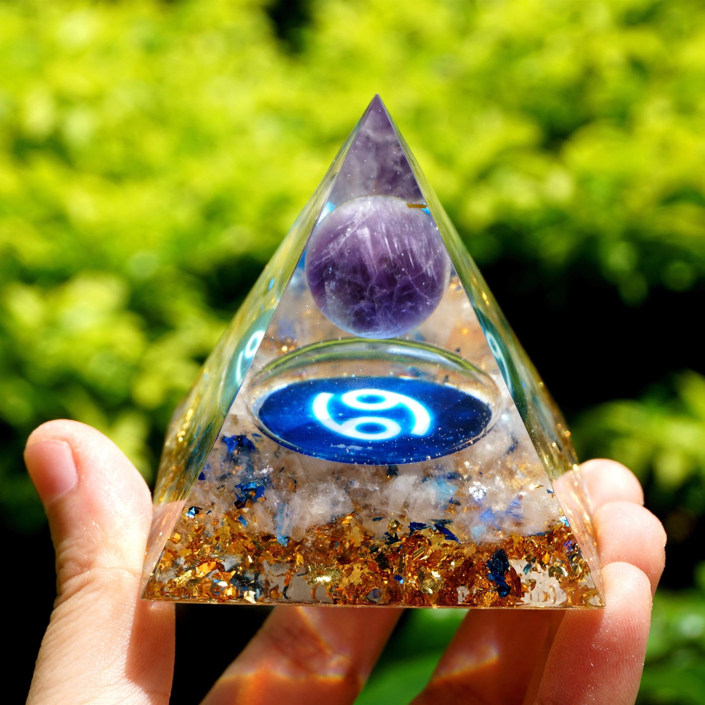 Pyramide Orgonite du Zodiaque Améthyste et Quartz Blanc - Cancer