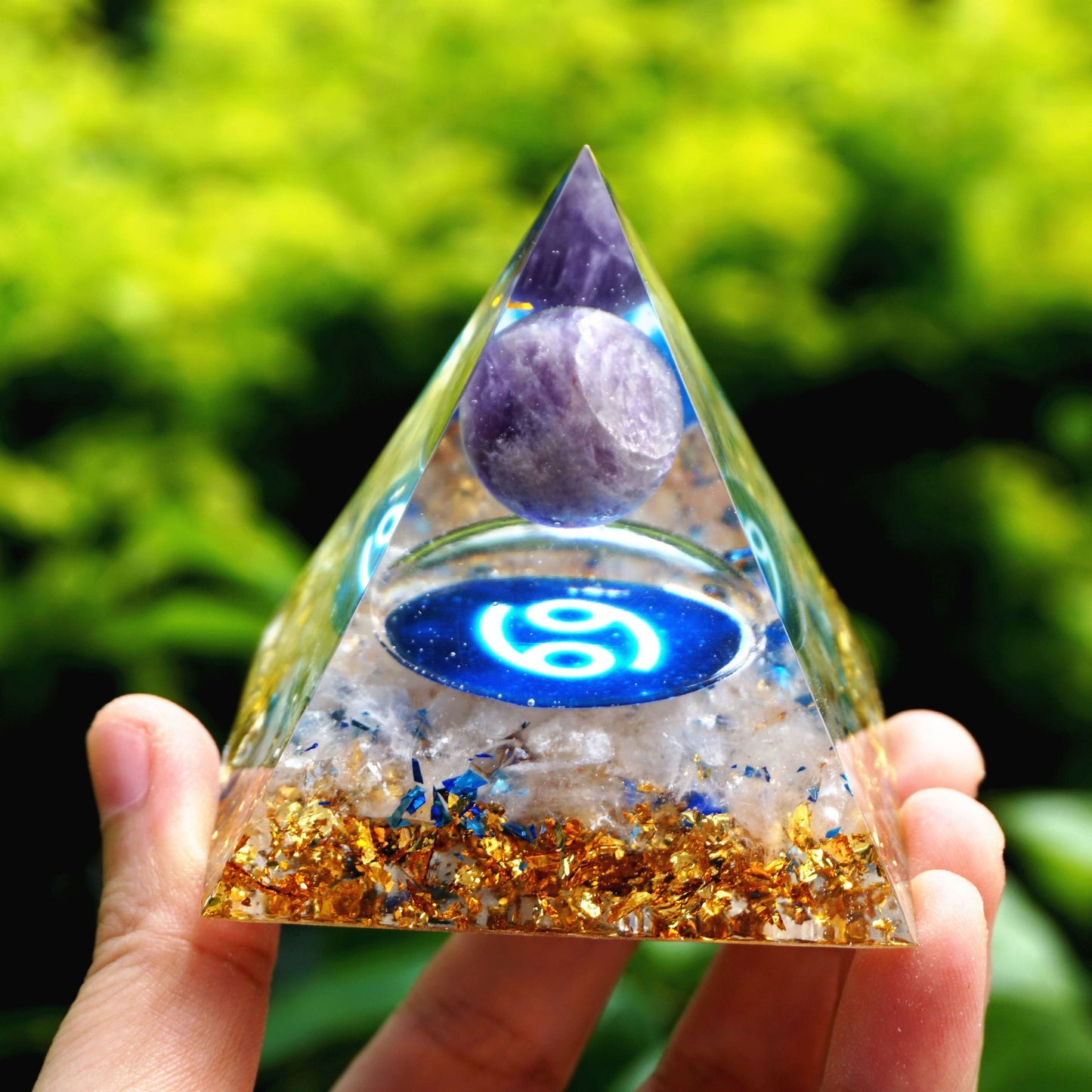 Pyramide Orgonite du Zodiaque Améthyste et Quartz Blanc - Cancer