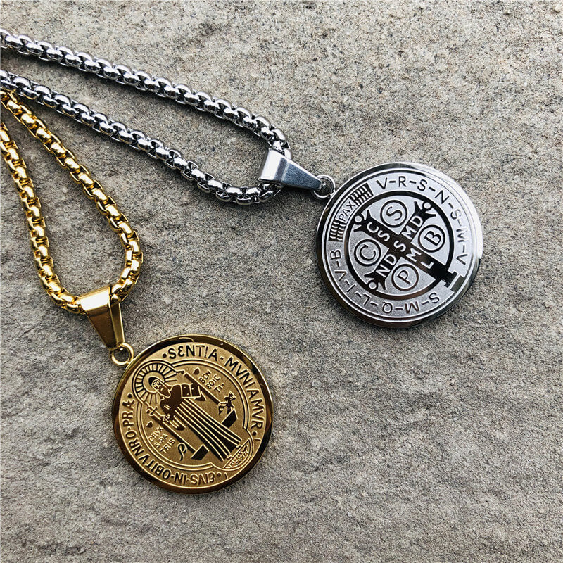 Pendentif Saint Benoît avec Chaîne